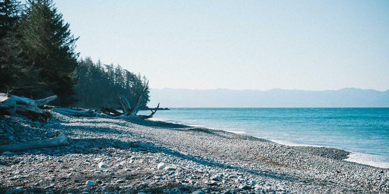 解构马可图奇视觉语言：几何图形、流体形态与色彩的情绪编码