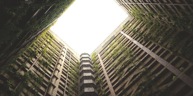 马可图奇概念艺术解析：超现实主义元素如何重塑创意作品